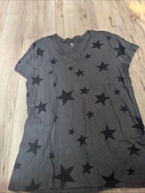 GAP Women's Black Star Print V-Neck Tee